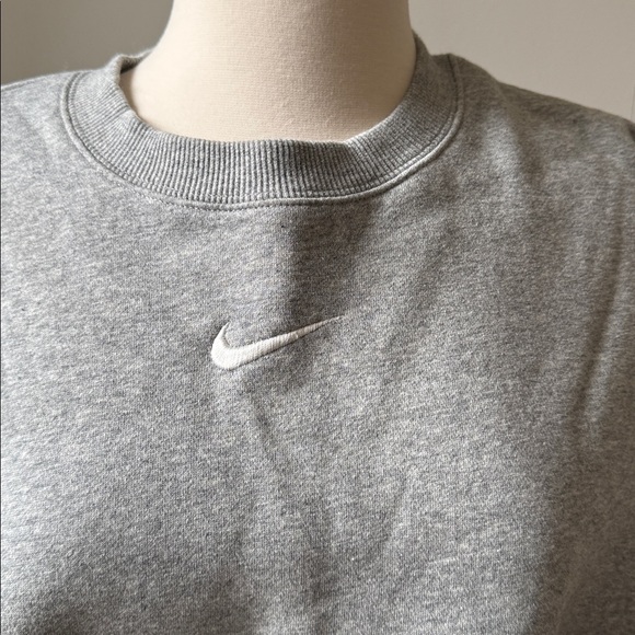 Nike Heather Gray cropped Crewneck Sweatshirt - Picture 2 of 9